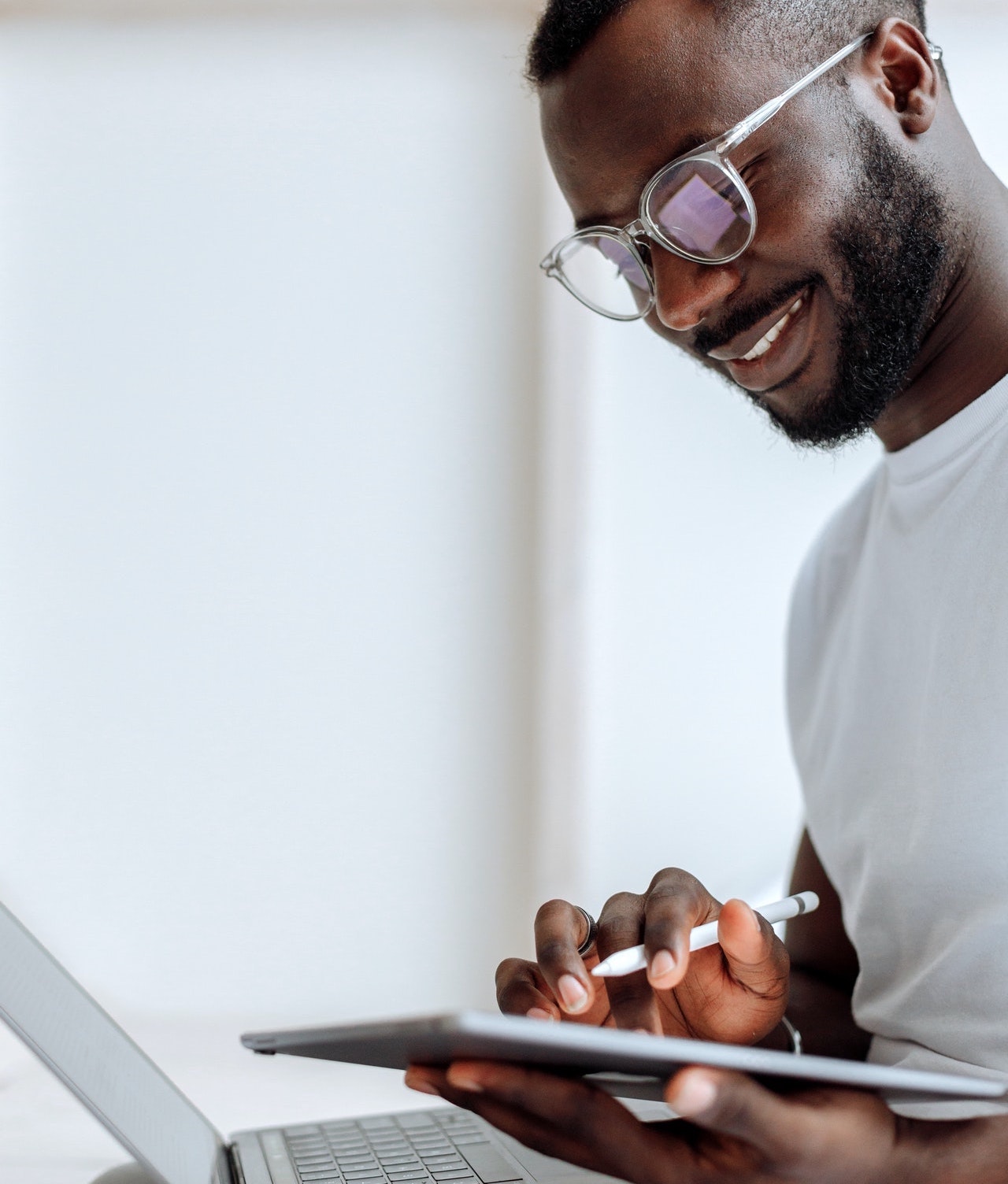 Man wearing blue light glasses