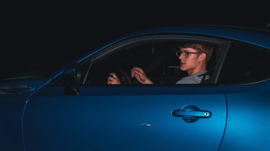 Night Driving Glasses in the UK: Myths, Risks, and a Smarter Way to See After Dark